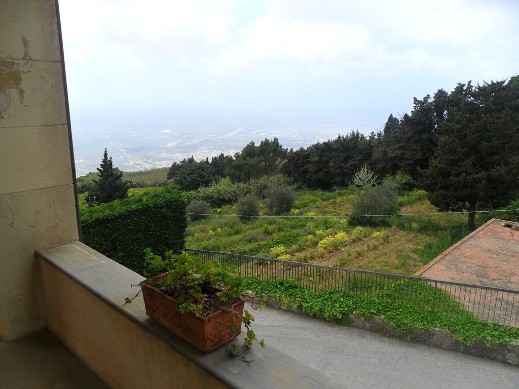 Eremo Hotel Casa Del Sorriso Erice Bagian luar foto