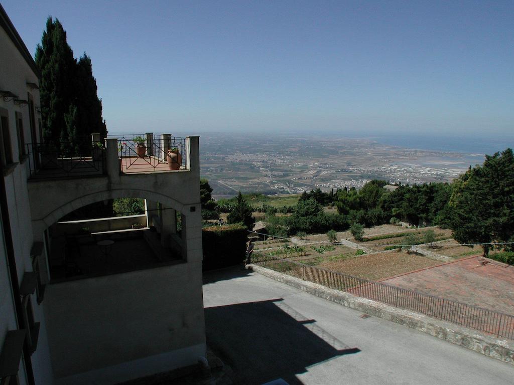 Eremo Hotel Casa Del Sorriso Erice Bagian luar foto