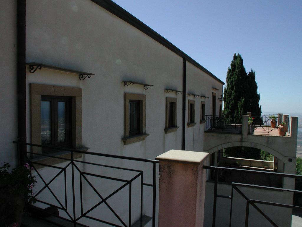 Eremo Hotel Casa Del Sorriso Erice Bagian luar foto