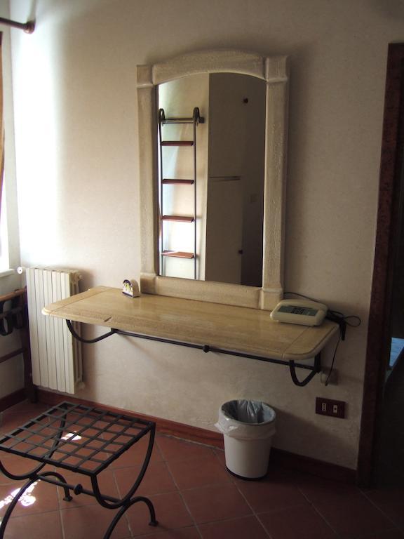 Eremo Hotel Casa Del Sorriso Erice Ruang foto